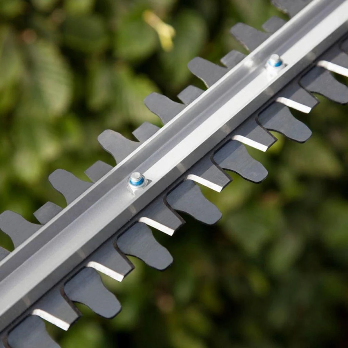 GARDENA - EasyCut 420/45 - Heggenschaar (gemotoriseerd) - Meslengte 45cm - Tandmes Opening 18mm - Afbeelding 4