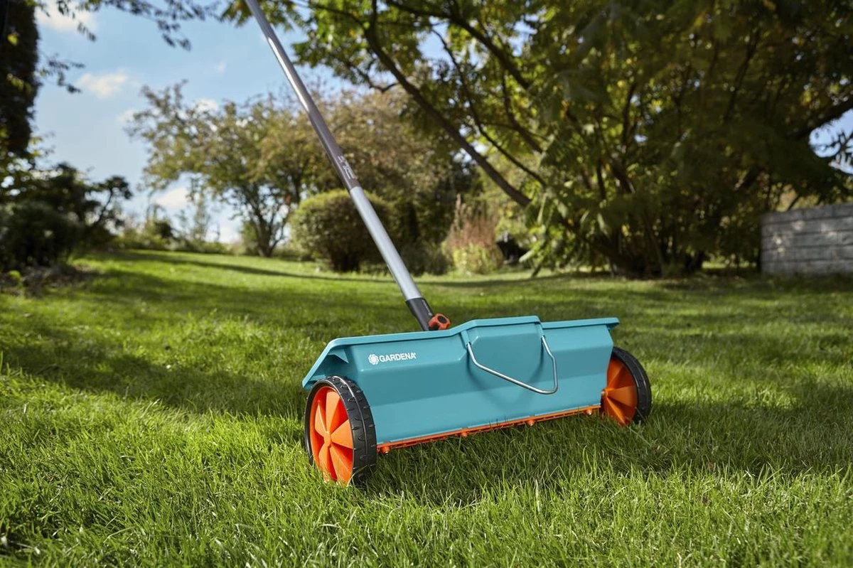 GARDENA Combisysteem Strooiwagen - 40 Cm Strooibreedte - Inhoud 3 Liter - Geschikt Voor 100m² - Afbeelding 3